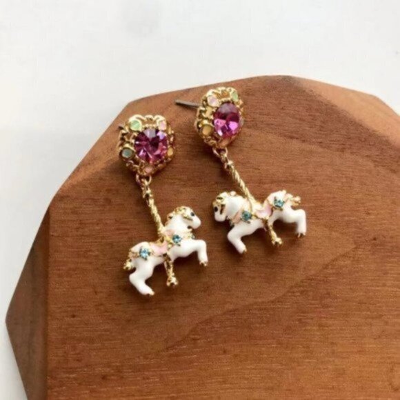LES NEREIDES Horse Carousel pink quartz gold tone earrings enamel - Picture 4 of 6